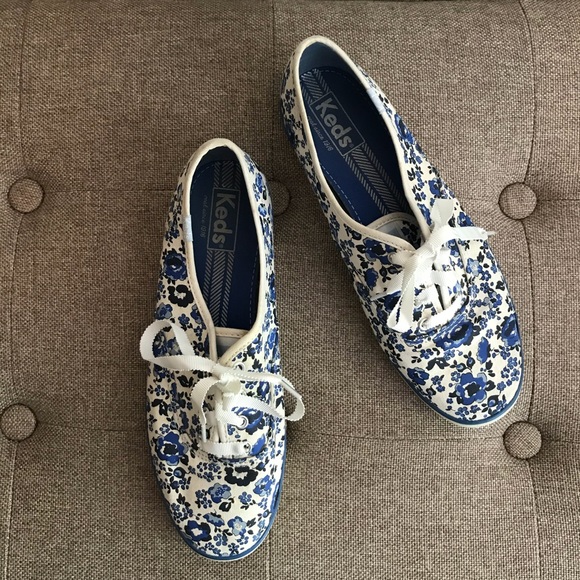 white flower keds